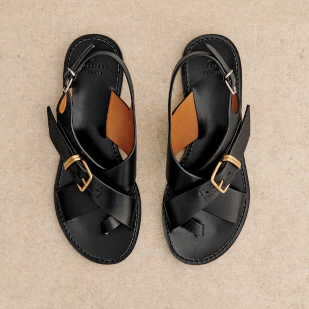 Black Judith low sandals